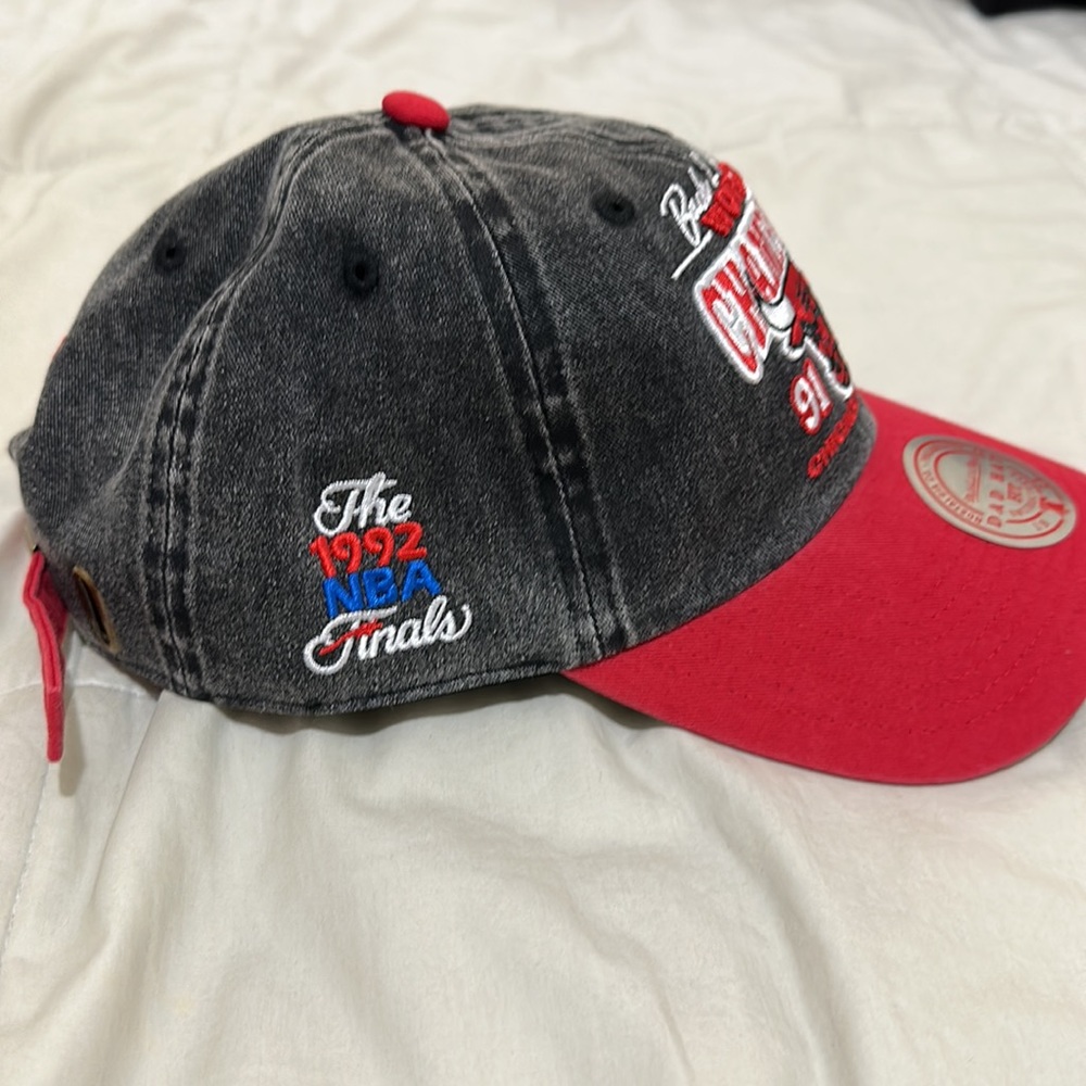 Mitchell & Ness Chicago Bulls “back 2 back” dads hats - Picture 5 of 6